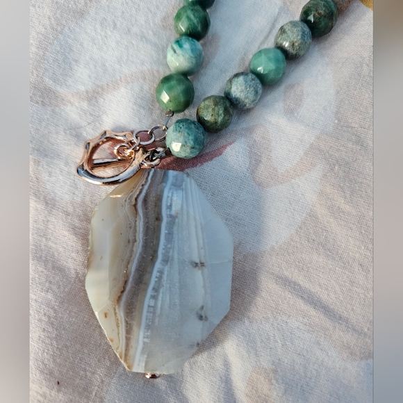 Real stone beaded necklace - Picture 2 of 4